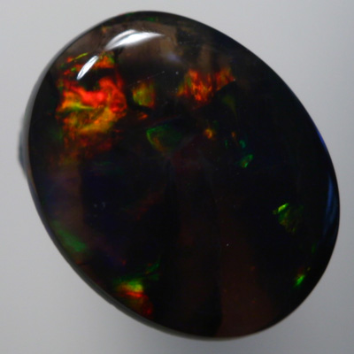 SOLID BLACK OPAL Strong, dark colours, wine red and bottle green
